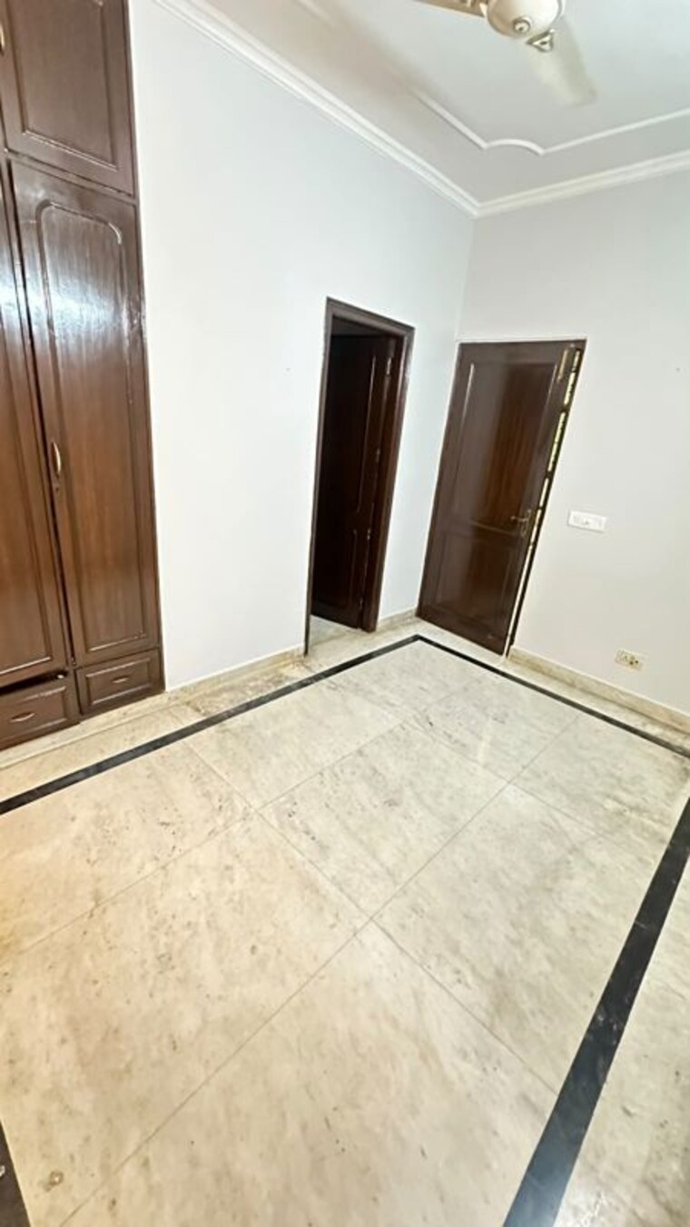 Room, east of kailash 3 Bedroom 1600 Sq.Ft. Builder Floor In East Of Kailash Delhi 10636197