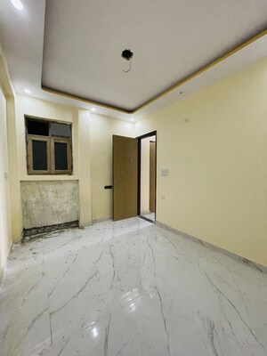 Room in 2 BHK Builder Floor at Sector 73 – for Sale