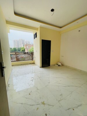 Room in 2 BHK Builder Floor at Sector 73 – for Sale