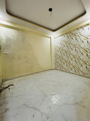 Room in 3 BHK Builder Floor at Sector 73 – for Sale