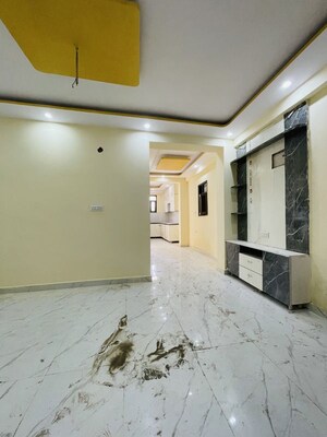 Room in 3 BHK Builder Floor at Sector 73 – for Sale