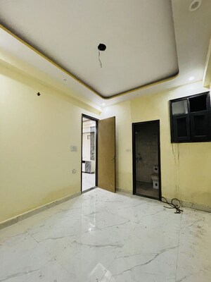 Room in 3 BHK Builder Floor at Sector 73 – for Sale