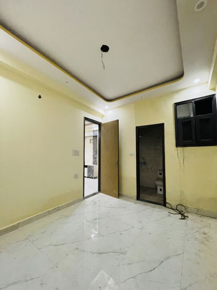 Room, sector 73 3 Bedroom 1500 Sq.Ft. Builder Floor In Sector 73 Noida 10636209
