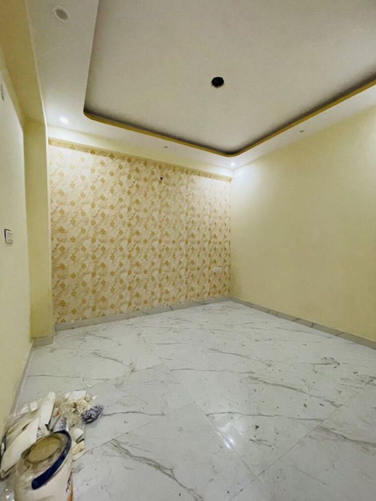 Room, sector 73 3 Bedroom 1500 Sq.Ft. Builder Floor In Sector 73 Noida 10636209