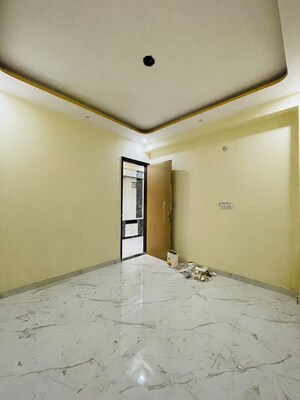 Room in 3 BHK Builder Floor at Sector 73 – for Sale