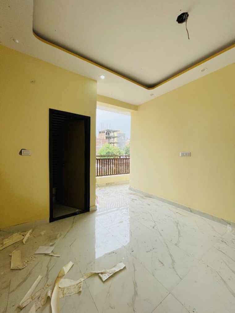 Room, sector 73 3 Bedroom 1500 Sq.Ft. Builder Floor In Sector 73 Noida 10636209