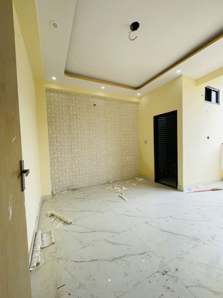 Room, sector 73 3 Bedroom 1500 Sq.Ft. Builder Floor In Sector 73 Noida 10636209