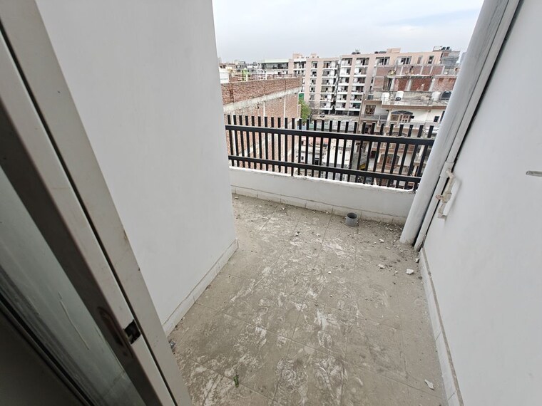Balcony, sector 73 1 Bedroom 650 Sq.Ft. Builder Floor In Sector 73 Noida 10636230