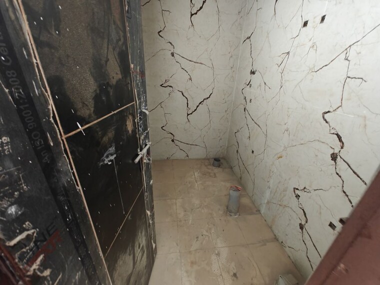 Bathroom, sector 73 1 Bedroom 650 Sq.Ft. Builder Floor In Sector 73 Noida 10636230