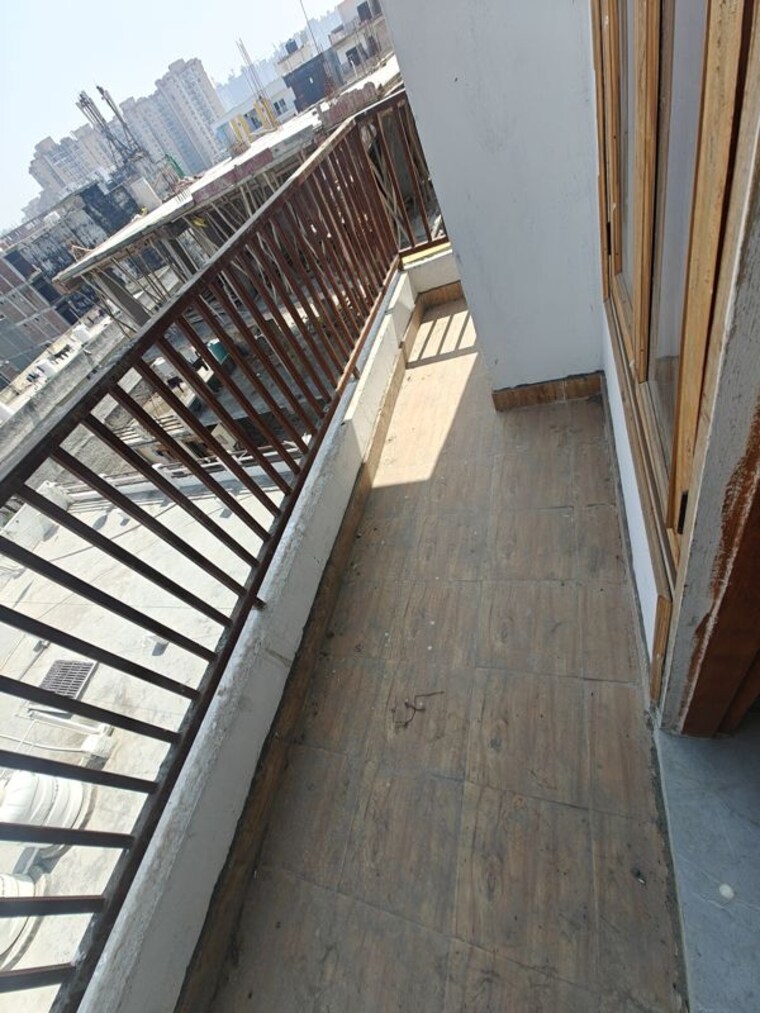 Balcony, sector 73 3 Bedroom 1500 Sq.Ft. Builder Floor In Sector 73 Noida 10636260