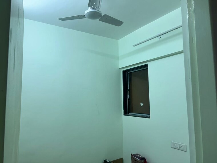 Room, mhada-sector-r3 2.5 Bedroom 700 Sq.Ft. Apartment In Goregaon West Mumbai 10636290