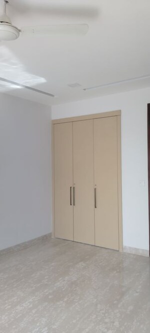 Room in 4 BHK Builder Floor at Panchsheel Park – for Rent