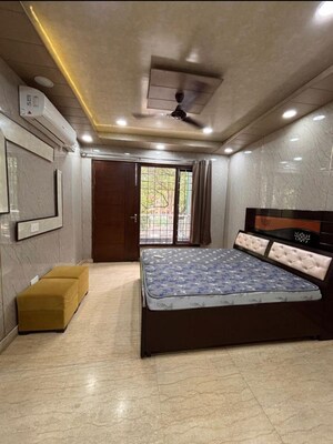 Living Room in 4 BHK Builder Floor at Auram Floor, South City 2 – for Sale