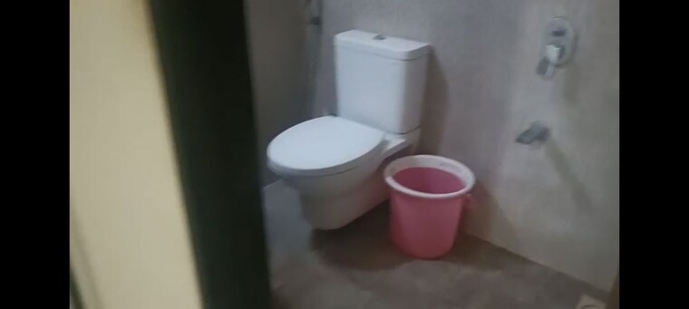 Bathroom, kurla 1 Bedroom 450 Sq.Ft. Apartment In Kurla Mumbai 10636412