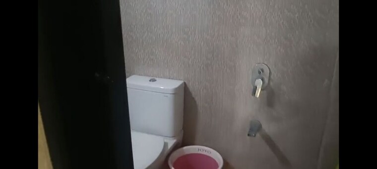 Bathroom, kurla 1 Bedroom 450 Sq.Ft. Apartment In Kurla Mumbai 10636412