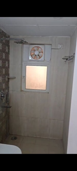 Bathroom in 3.5 BHK Apartment at Jaypee Greens Pavilion Heights 1, Sector 128 – for Rent