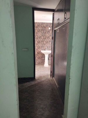 Building Lobby in 3 BHK Builder Floor at Green Fields Colony – for Rent