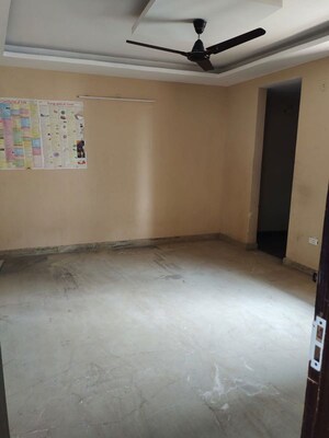 Room in 3 BHK Builder Floor at Green Fields Colony – for Rent