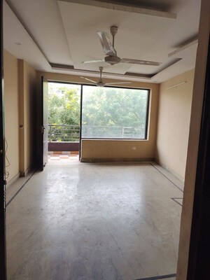 Room in 3 BHK Builder Floor at Green Fields Colony – for Rent