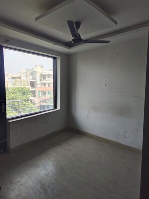 Room in 3 BHK Builder Floor at Green Fields Colony – for Rent