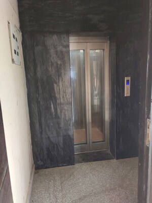 Building Lobby in 3 BHK Builder Floor at Green Fields Colony – for Rent