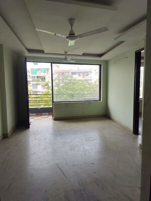 Room in 3 BHK Builder Floor at Green Fields Colony – for Rent