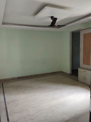 Room in 3 BHK Builder Floor at Green Fields Colony – for Rent