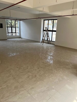 Room in  Showroom at Bandra West – for Rent