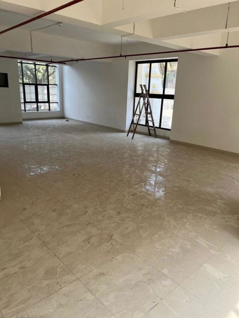 Room, bandra west Commercial Showroom 2250 Sq.Ft. In Bandra West Mumbai 10636471
