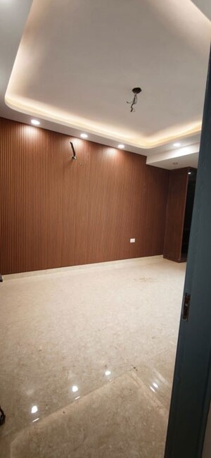 Room in 3 BHK Builder Floor at Green Fields Colony – for Sale