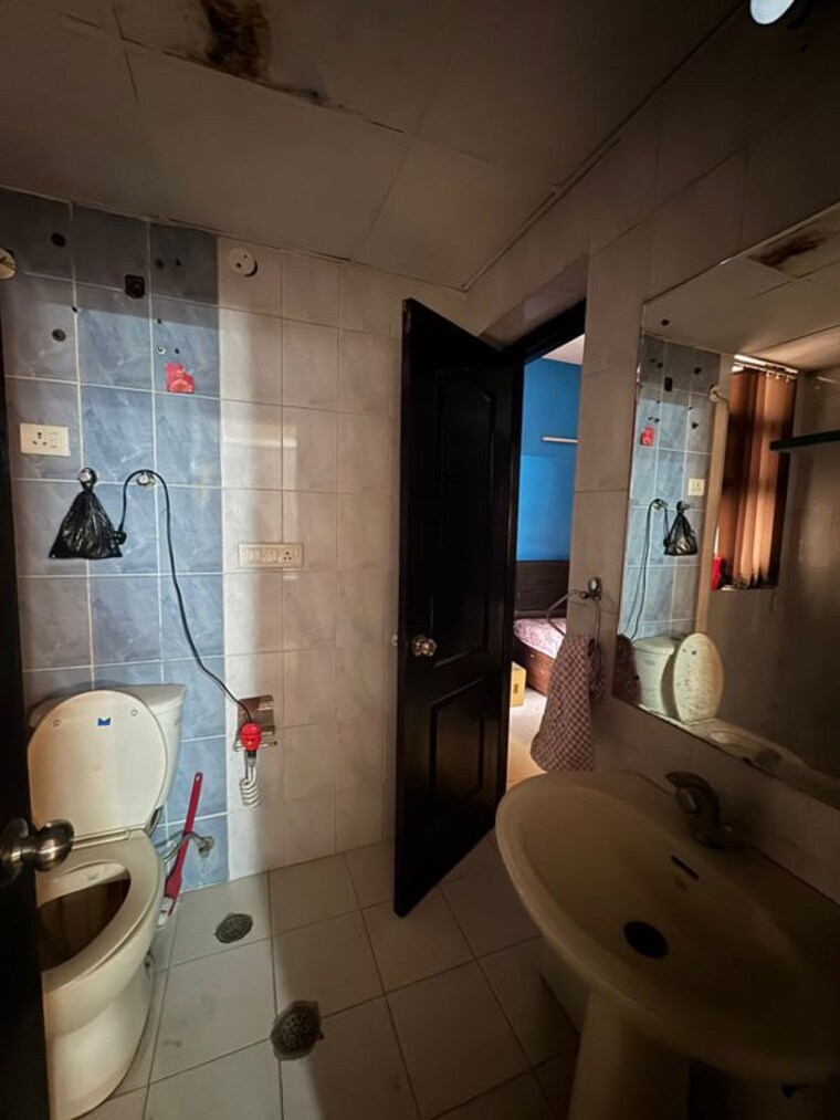Bathroom, jaipurias-sunrise-greens-zirakpur 2 Bedroom 1250 Sq.Ft. Apartment In Vip Road Zirakpur 10636475