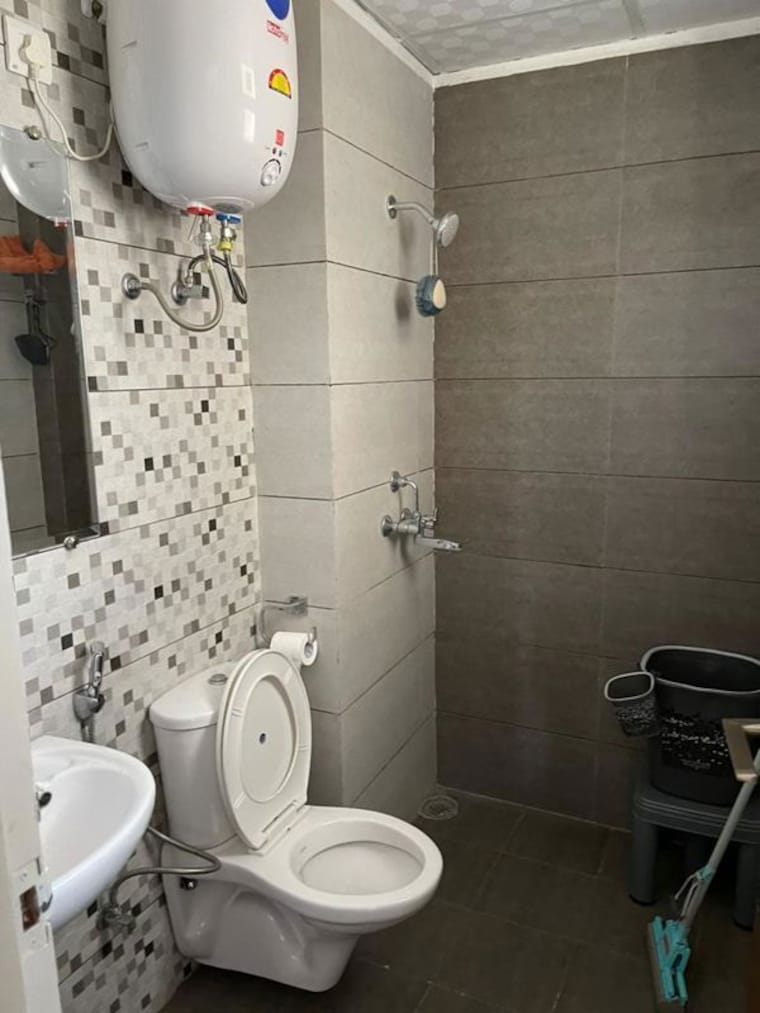 Bathroom, highland-park-chandigarh 2 Bedroom 1245 Sq.Ft. Apartment In Bhabat Zirakpur 10636479