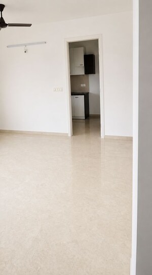 Room in 2.5 BHK Apartment at Hiranandani Meadows, Manpada – for Rent