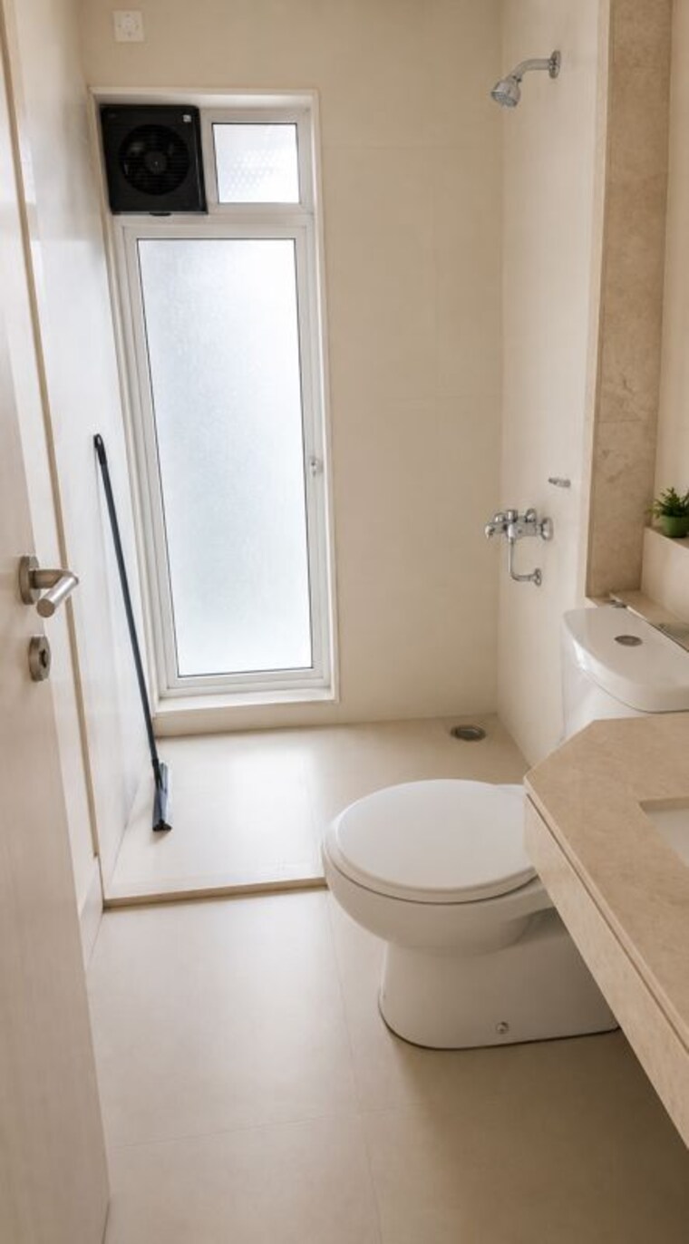 Bathroom, hiranandani-meadows 2.5 Bedroom 904 Sq.Ft. Apartment In Manpada Thane 10636481