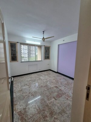 Room in 2 BHK Apartment at Hiranandani Meadows, Manpada – for Rent
