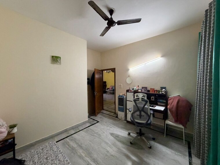 Gym, sector 23 2 Bedroom 2250 Sq.Ft. Builder Floor In Sector 23 Gurgaon 10636490