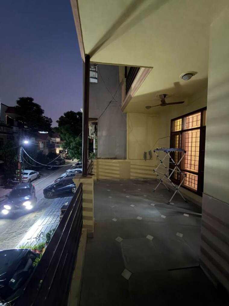 Balcony, sector 23 2 Bedroom 2250 Sq.Ft. Builder Floor In Sector 23 Gurgaon 10636490