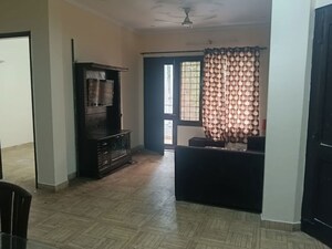 Room in 3 BHK Builder Floor at Sector 21 – for Rent
