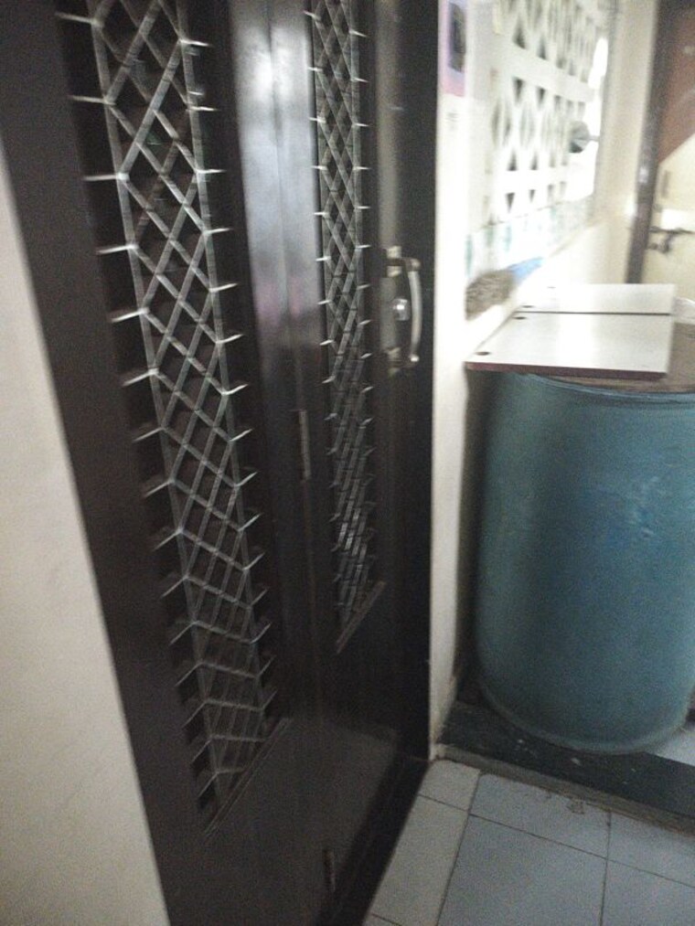 Bathroom, gandhi-sadan 1 Bedroom 300 Sq.Ft. Apartment In Andheri East Mumbai 10636498