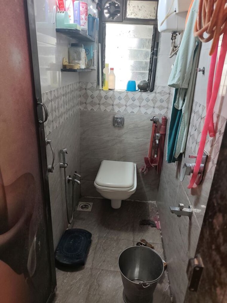 Bathroom, gandhi-sadan 1 Bedroom 300 Sq.Ft. Apartment In Andheri East Mumbai 10636498