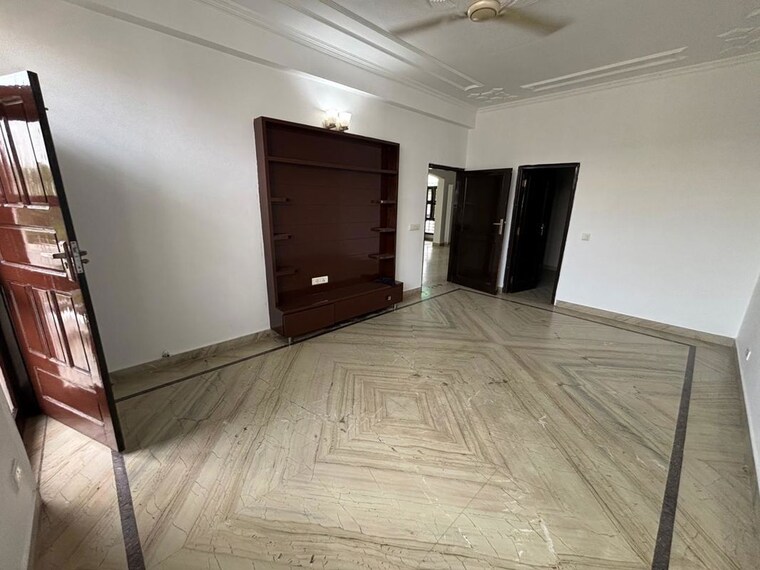 Room, auram-floor 3 Bedroom 2400 Sq.Ft. Builder Floor In South City 2 Gurgaon 10636508