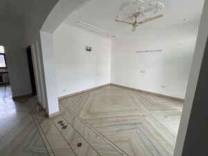 Bathroom in 3 BHK Builder Floor at Auram Floor, South City 2 – for Rent