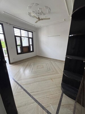 Bathroom in 3 BHK Builder Floor at Auram Floor, South City 2 – for Rent