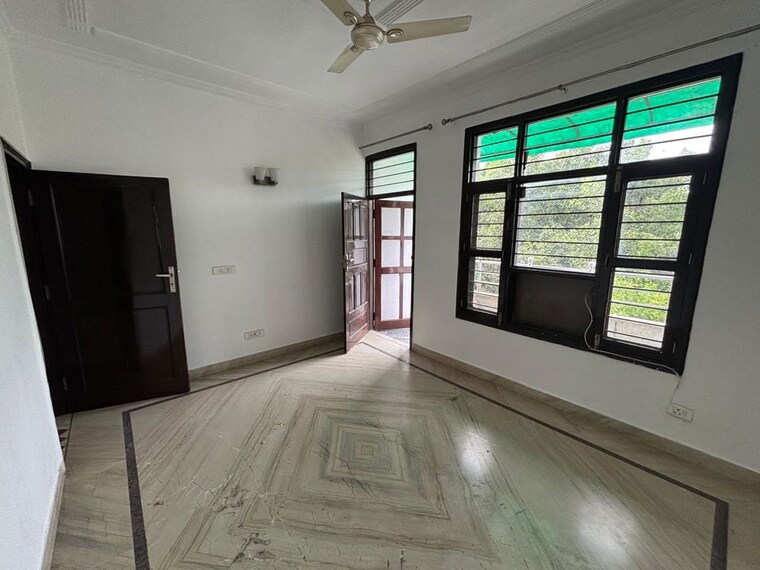 Room, auram-floor 3 Bedroom 2400 Sq.Ft. Builder Floor In South City 2 Gurgaon 10636508