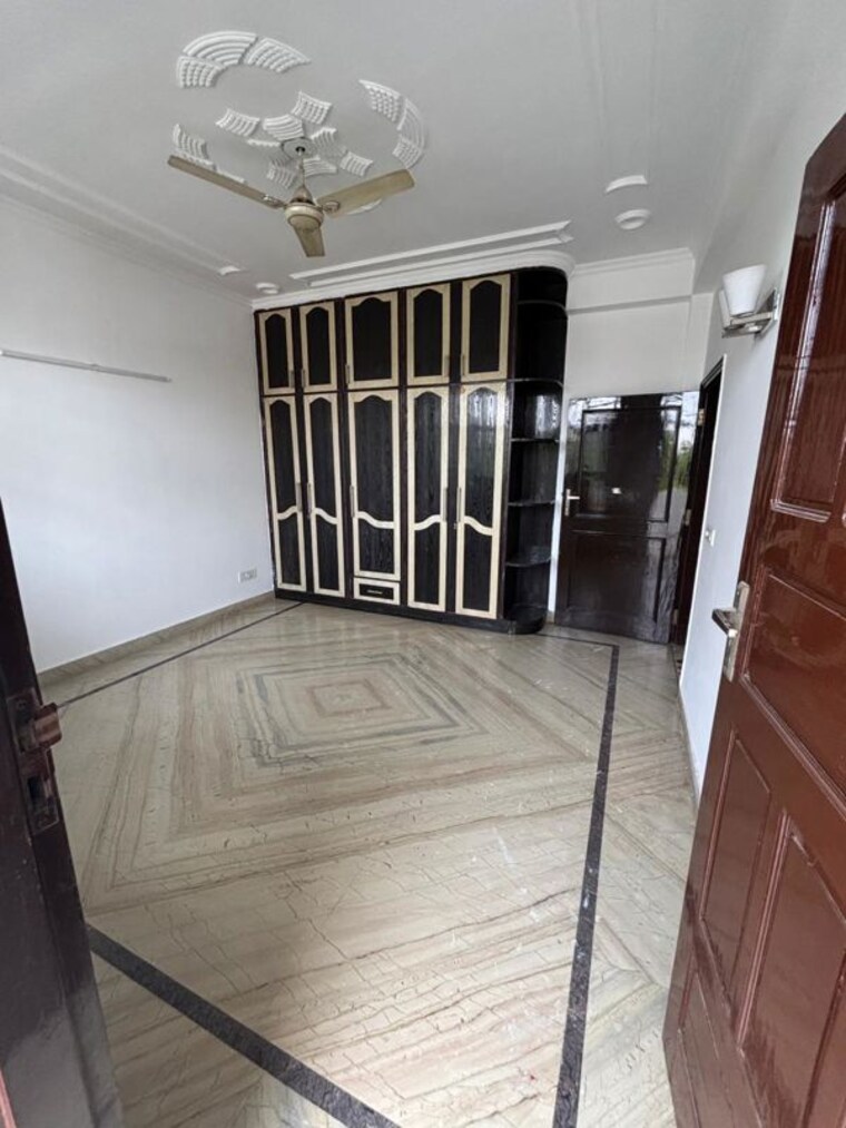 Balcony, auram-floor 3 Bedroom 2400 Sq.Ft. Builder Floor In South City 2 Gurgaon 10636508