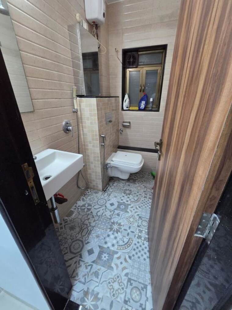 Bathroom, roop-darshan-apartments 3 Bedroom 1170 Sq.Ft. Apartment In Andheri West Mumbai 10636548