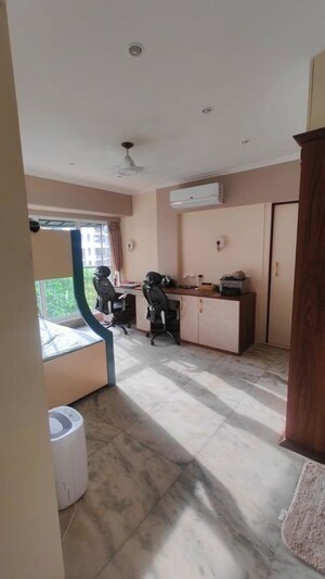 Master Bedroom in 2 BHK Apartment at Victoria Apartment Andheri, Andheri West – for Rent