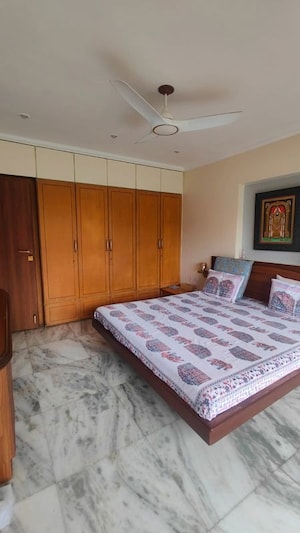 Master Bedroom in 2 BHK Apartment at Victoria Apartment Andheri, Andheri West – for Rent