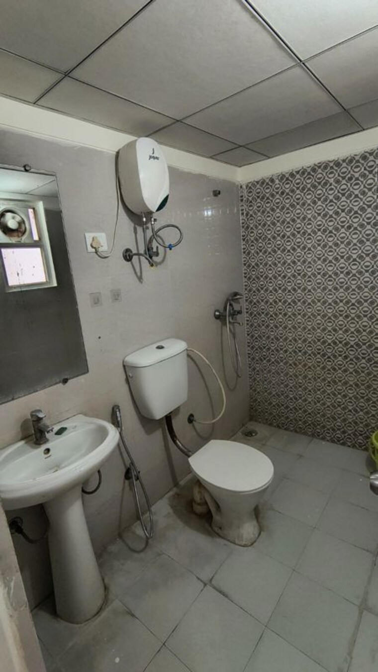 Bathroom, gaur-city-2-14th-avenue 1 Bedroom 550 Sq.Ft. Apartment In Sector 16c Greater Noida Greater Noida 10636617