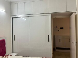 Room in 3 BHK Apartment at Gaur City 2 - 14th Avenue, Sector 16c Greater Noida – for Rent